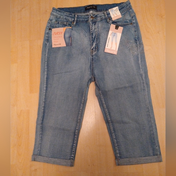 NWT BEYOND US CURVED Junior 18 jeans with Butterfly rhinestone embellishment NEW - Picture 1 of 7